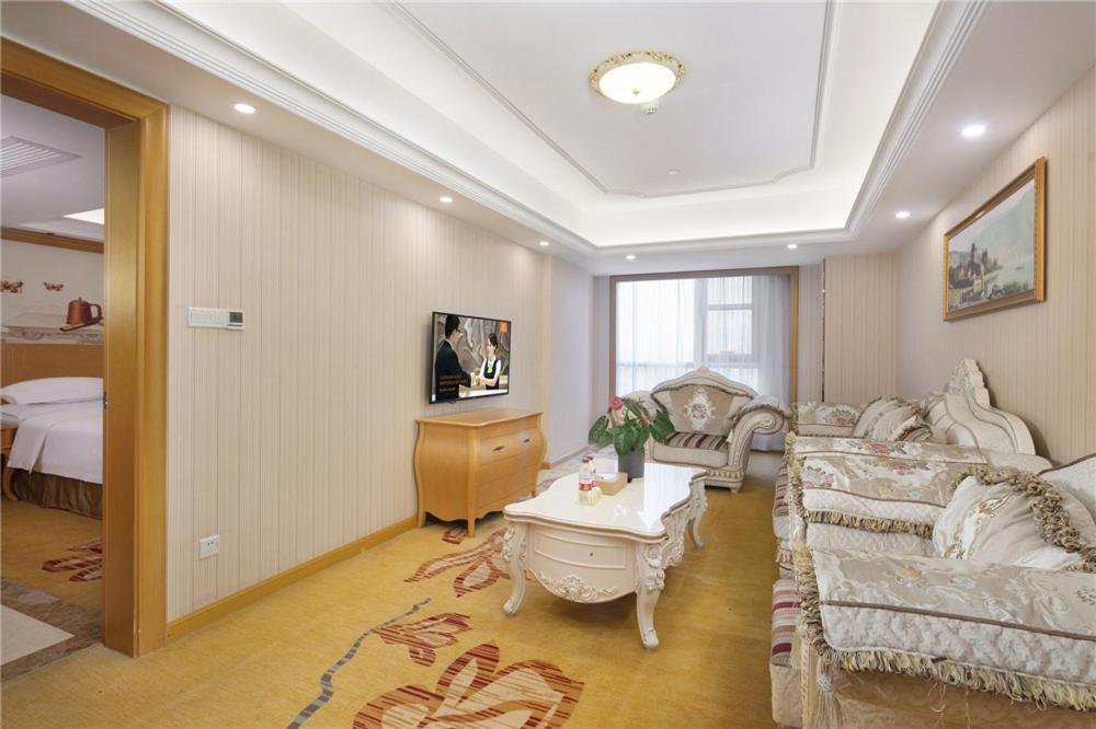 Vienna Hotel Zhengzhou Zhongyuan Futa ภายนอก รูปภาพ